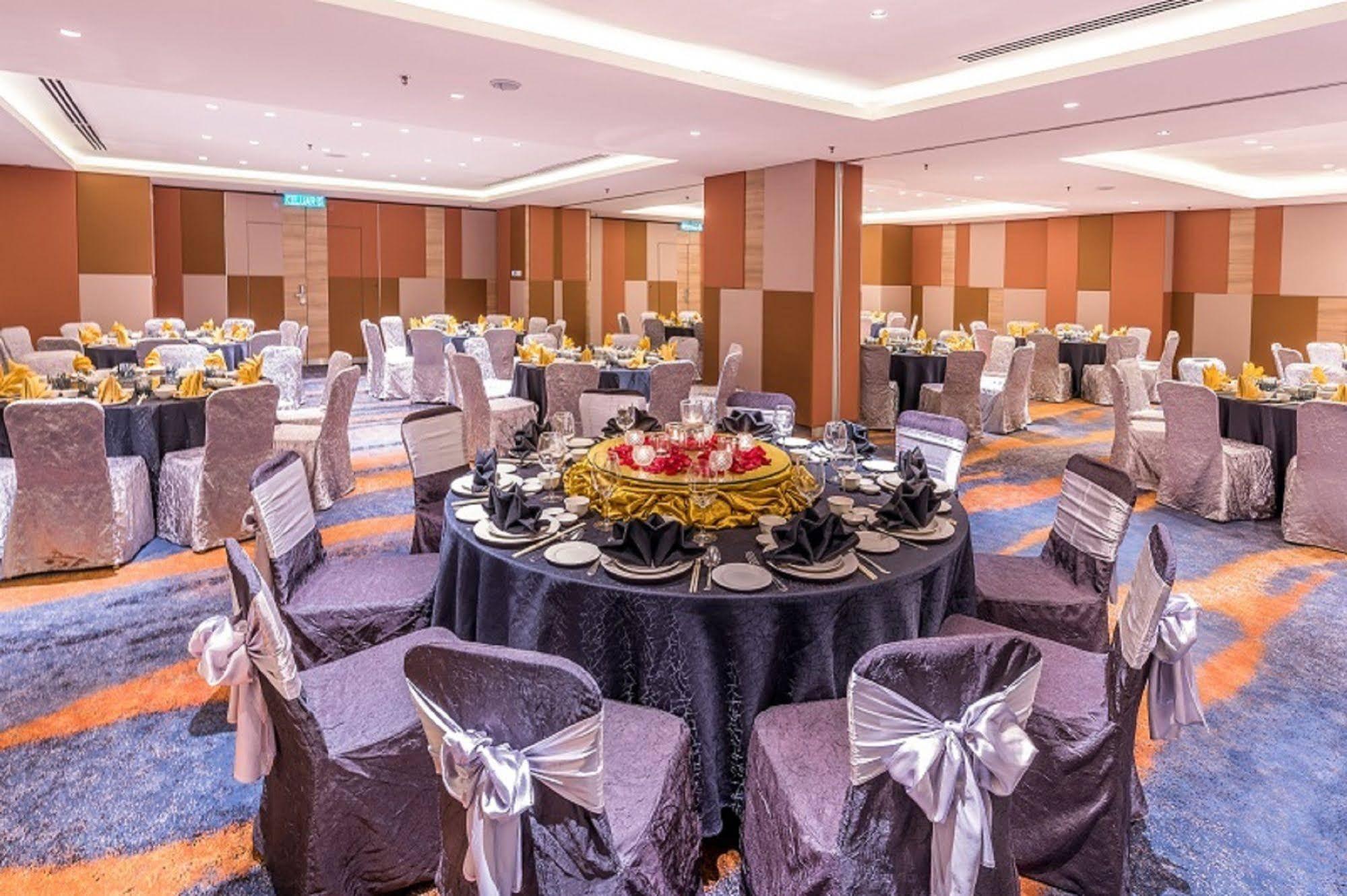 Eastin Hotel Penang Sungai Dua Bukit Zewnętrze zdjęcie